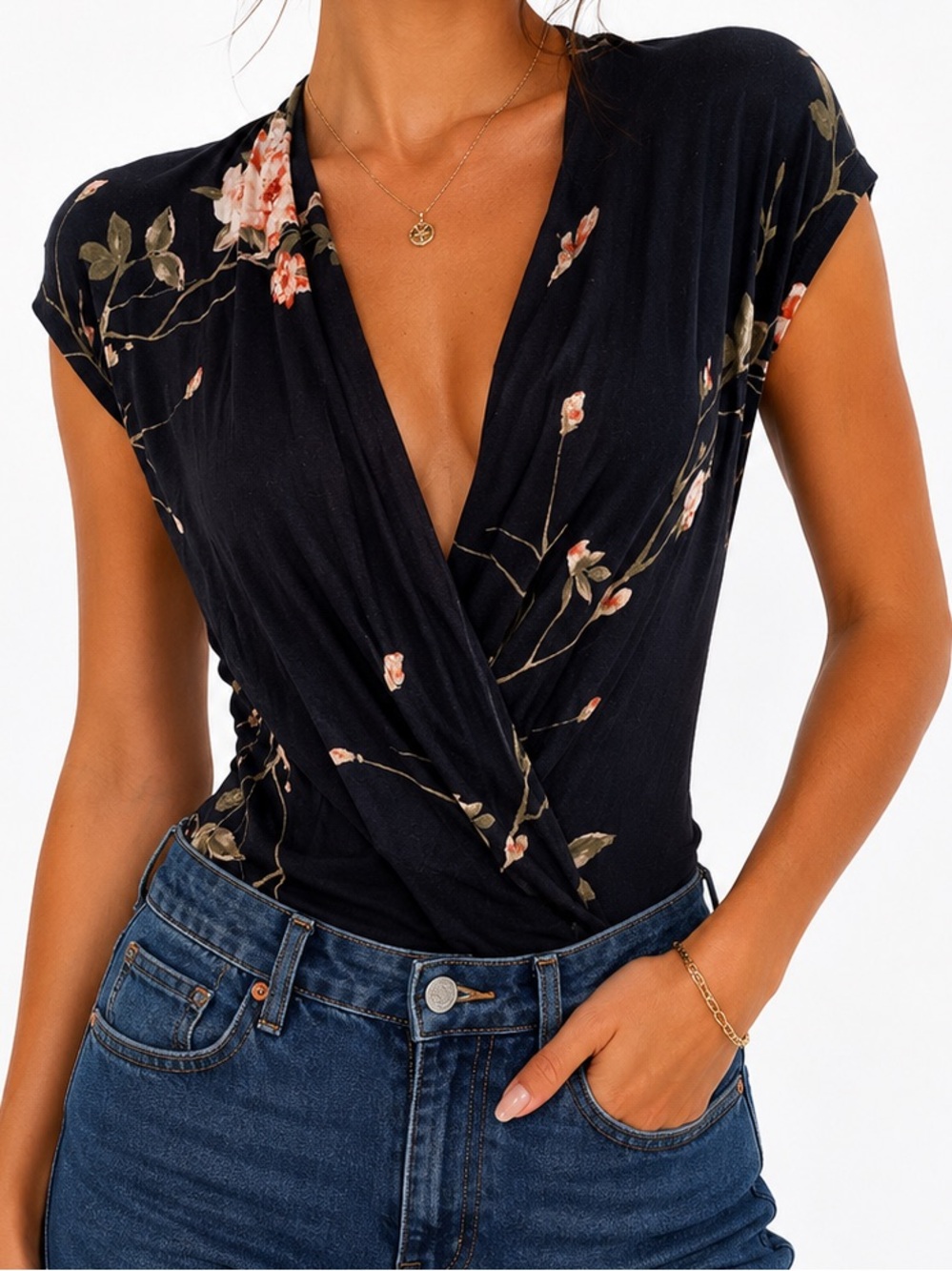 🐚🪼 2/15$ TOPS 🪼🐚  NWT Black floral deep v bodysuit